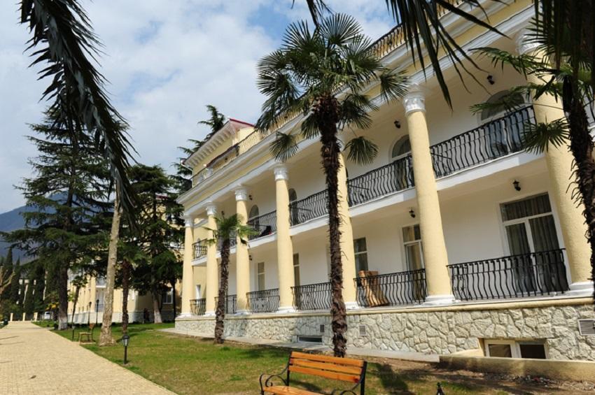 Lazurniy Bereg Hotel Gagra Exterior foto
