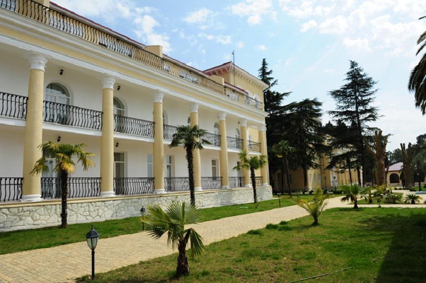 Lazurniy Bereg Hotel Gagra Exterior foto