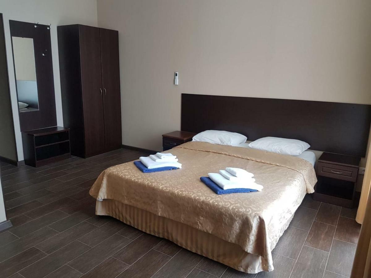 Lazurniy Bereg Hotel Gagra Exterior foto