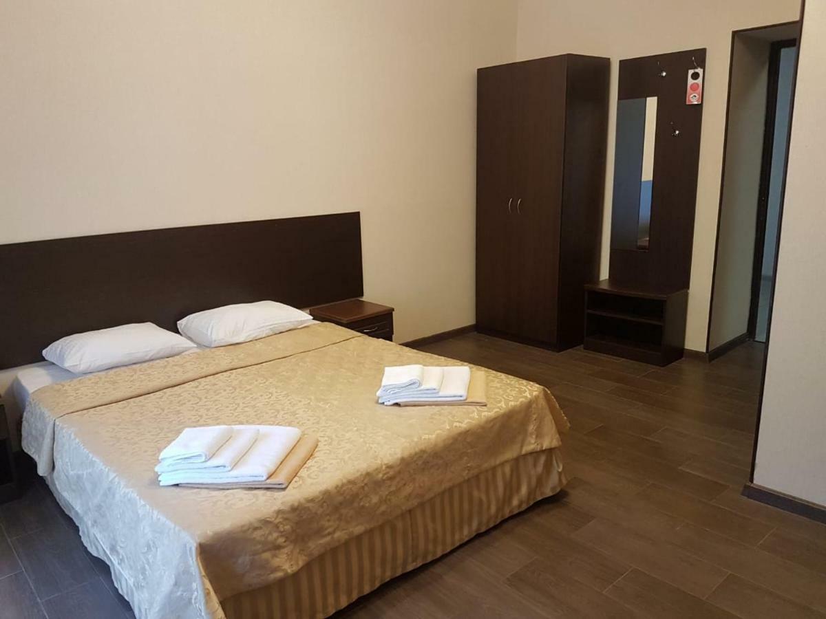 Lazurniy Bereg Hotel Gagra Exterior foto