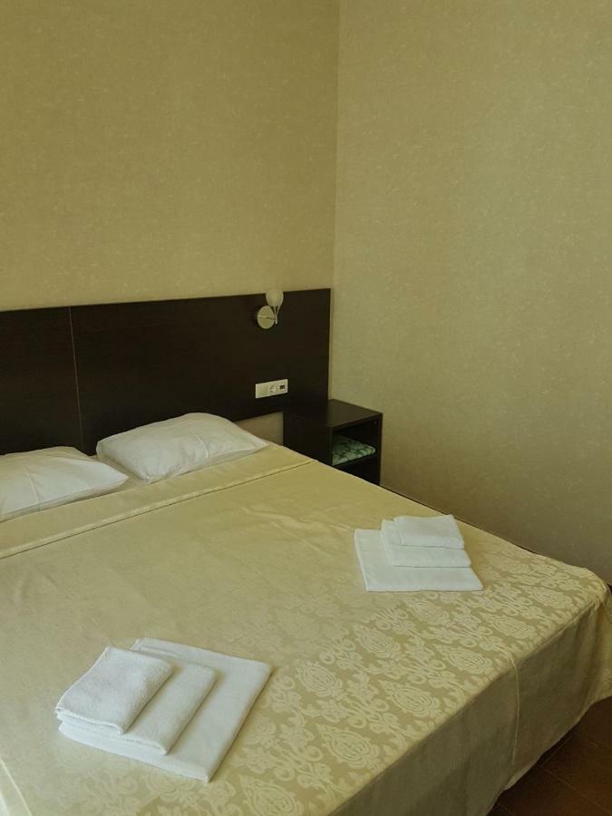 Lazurniy Bereg Hotel Gagra Exterior foto